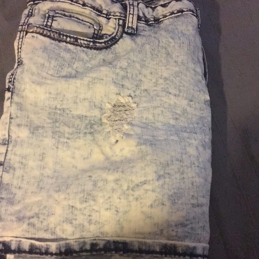 Shorts - Picture 2 of 3